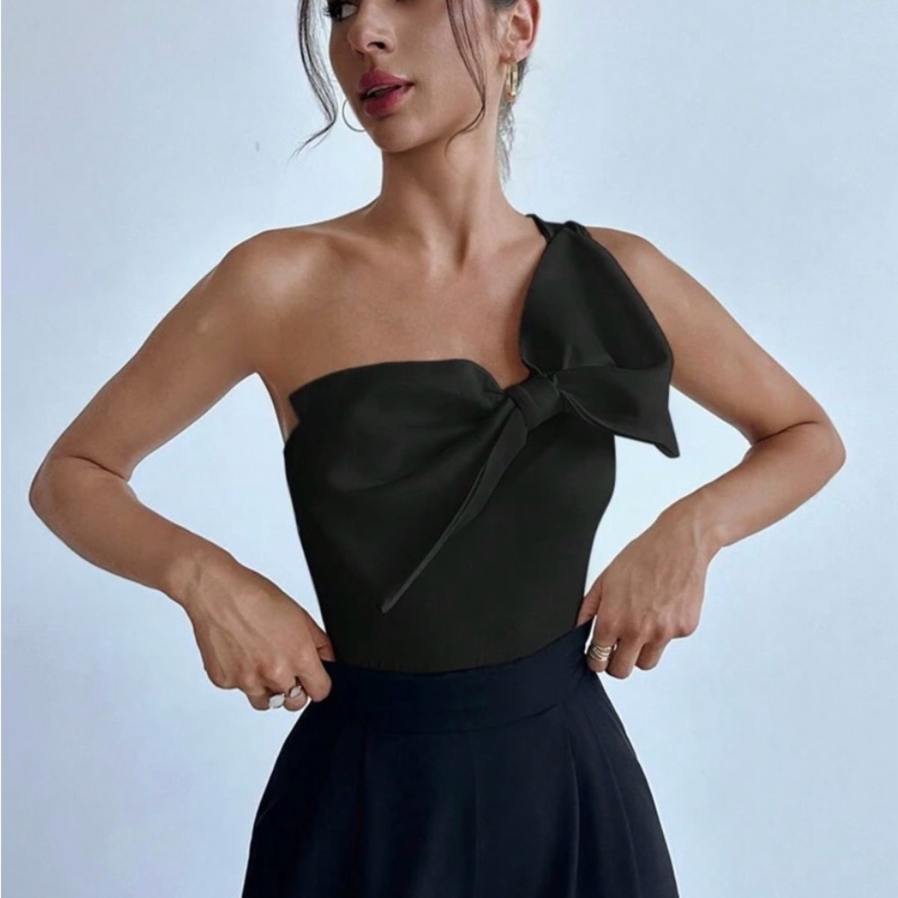 Elegant Black One-Shoulder Top with Bow